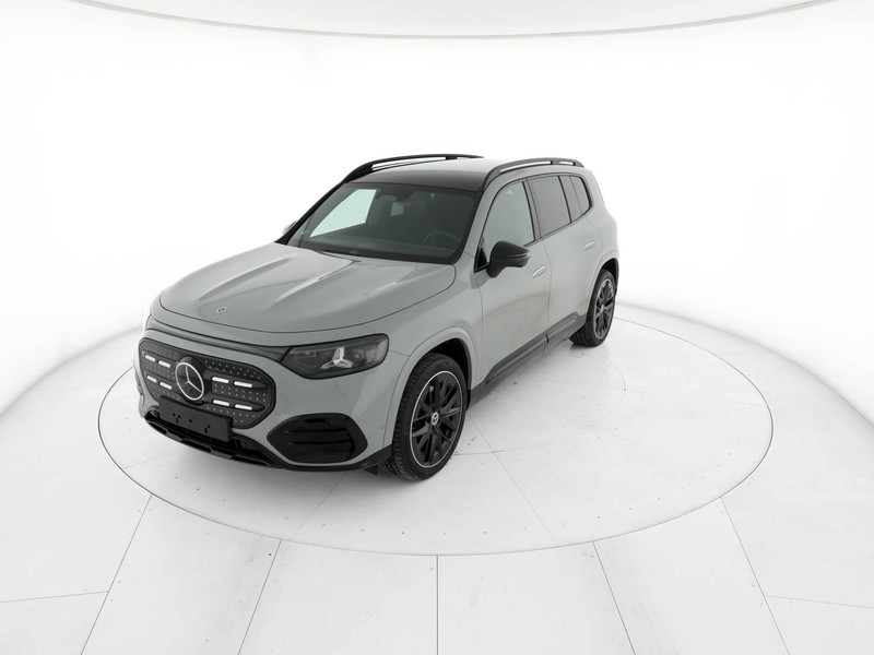 Mercedes GLB 250+ con tecnologia EQ  