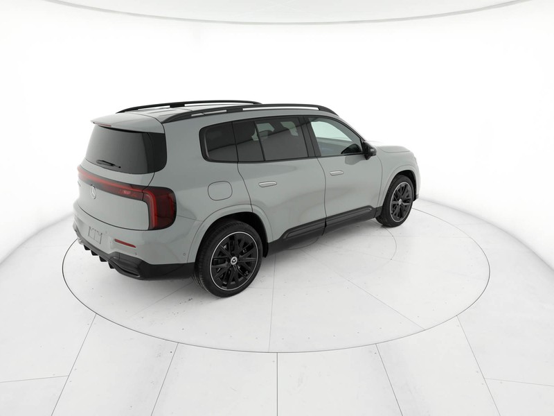 Mercedes GLB 250+ con tecnologia EQ  