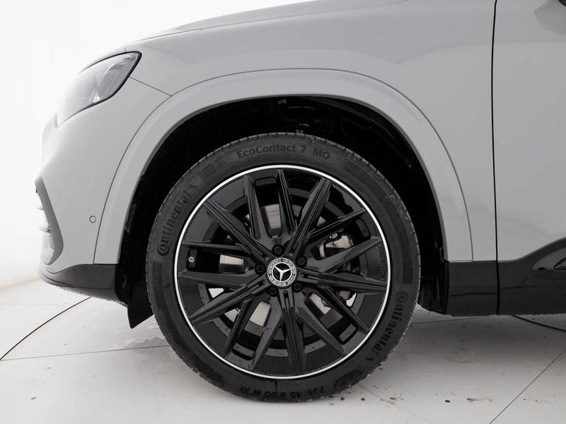 Mercedes GLB 250+ con tecnologia EQ  