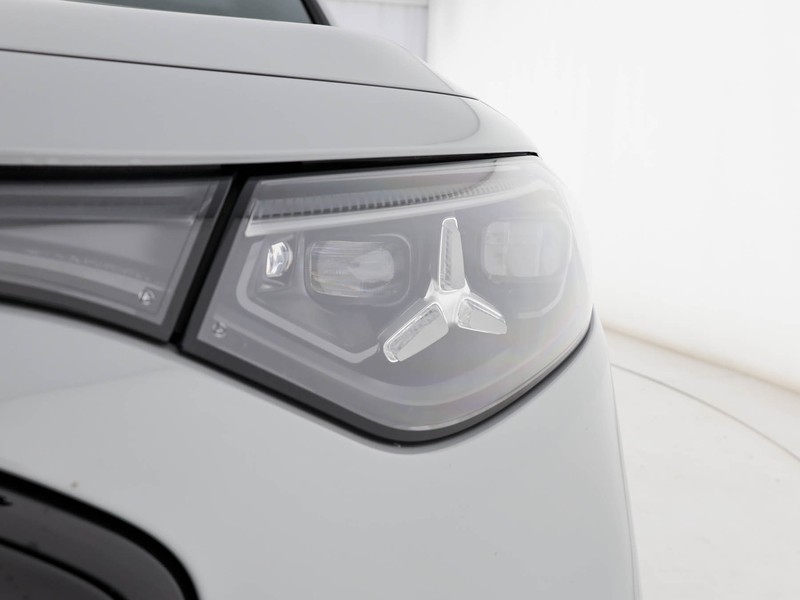 Mercedes GLB 250+ con tecnologia EQ  