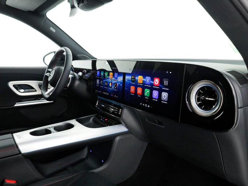 Mercedes GLB 250+ con tecnologia EQ  