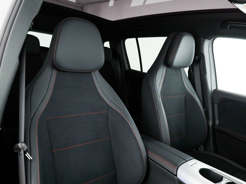 Mercedes GLB 250+ con tecnologia EQ  