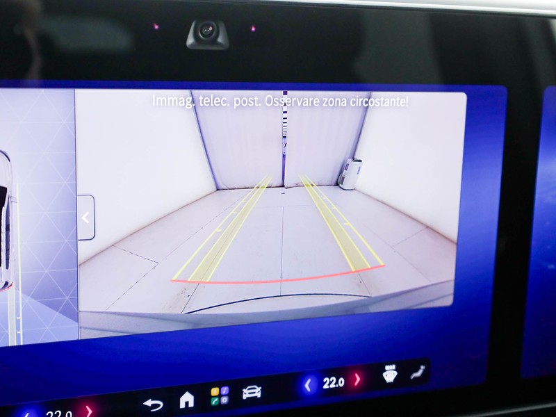 Mercedes GLB 250+ con tecnologia EQ  