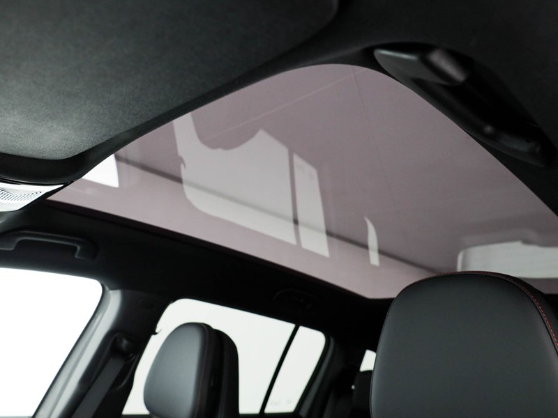 Mercedes GLB 250+ con tecnologia EQ  