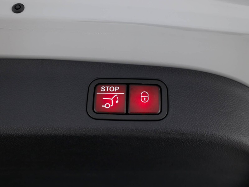 Mercedes GLB 250+ con tecnologia EQ  