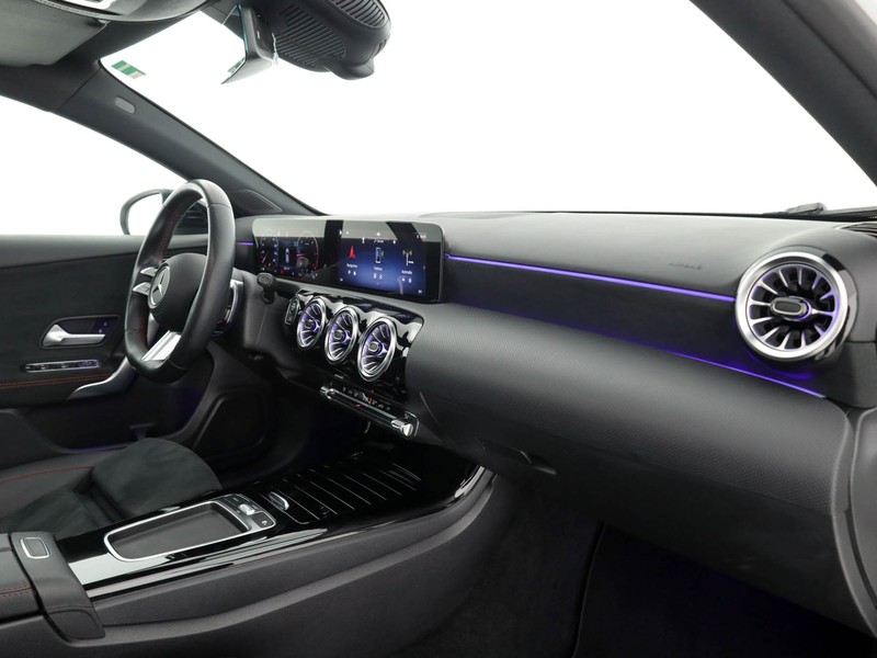 Mercedes Classe A 180 d amg line premium auto diesel bianco