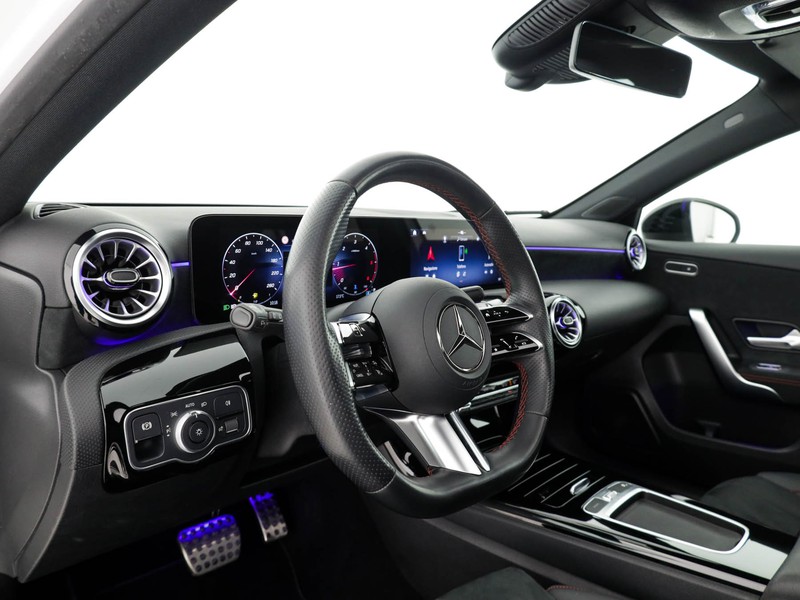 Mercedes Classe A 180 d amg line premium auto diesel bianco