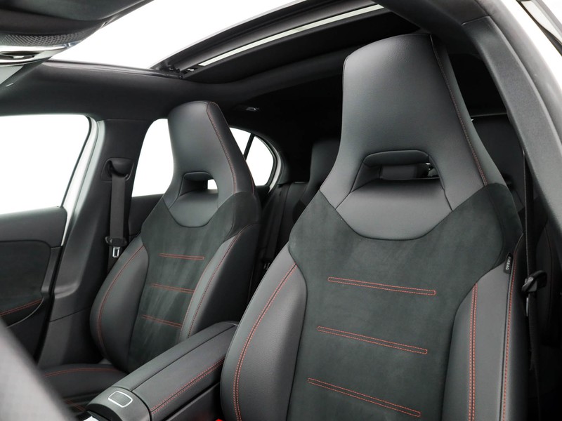 Mercedes Classe A 180 d amg line premium auto diesel bianco