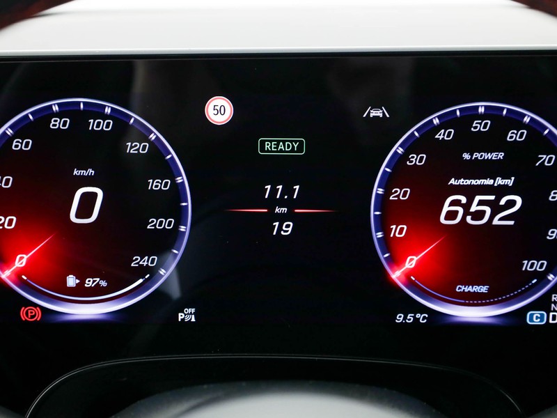 Mercedes CLA Shooting Brake 250+  with EQ technology