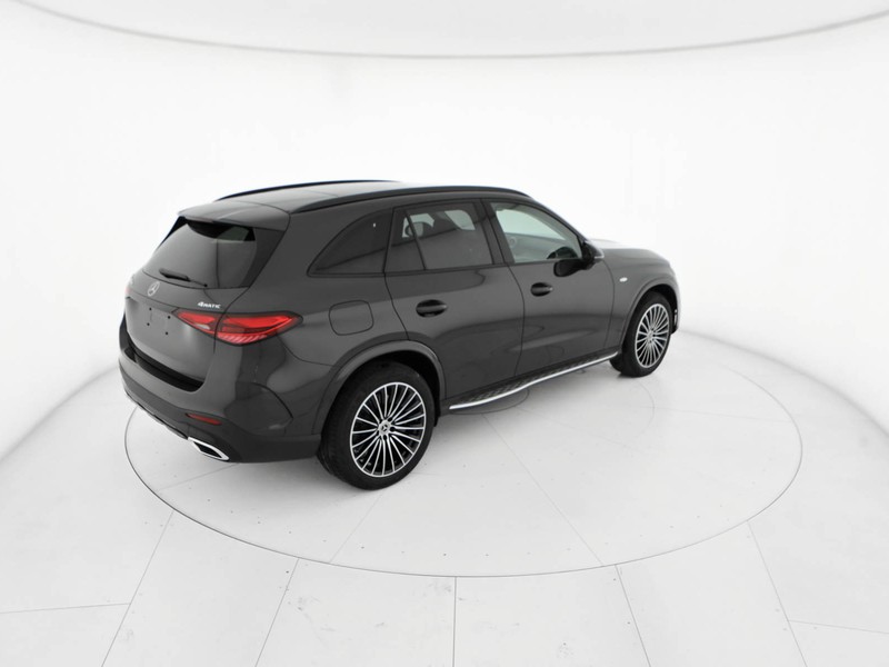 Mercedes GLC 300 de 4MATIC con tecnologia ibrida EQ  grigio