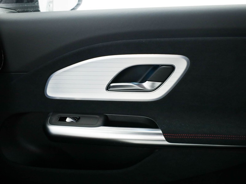 Mercedes CLA Shooting Brake 250+  with EQ technology