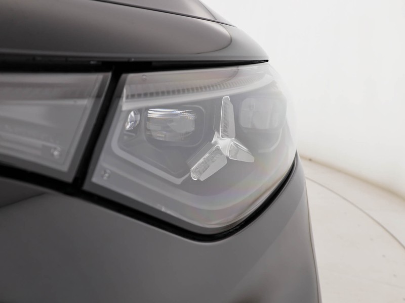 Mercedes GLB 250+ con tecnologia EQ