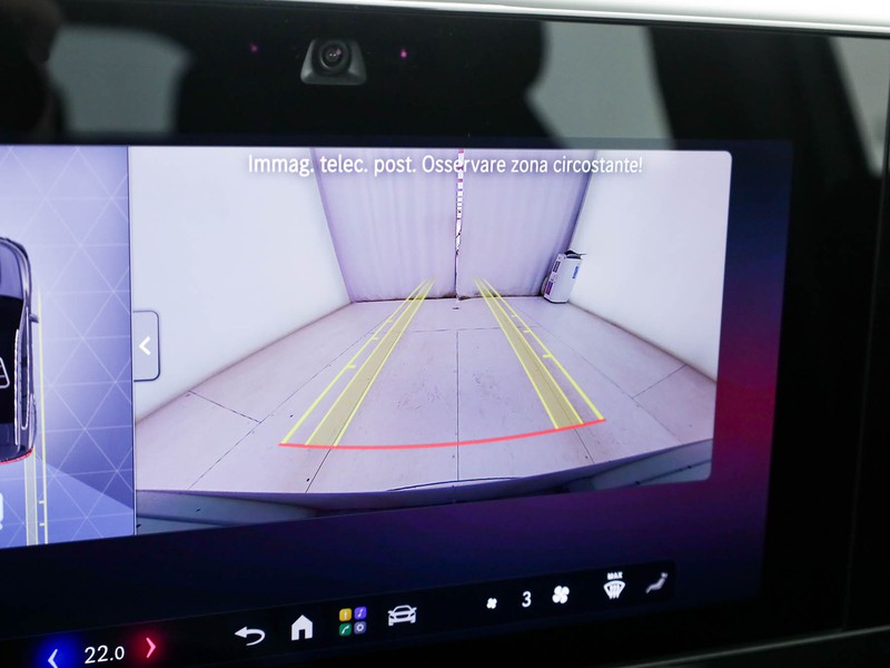 Mercedes GLB 250+ con tecnologia EQ