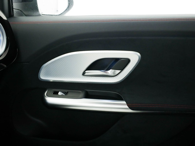 Mercedes GLB 250+ con tecnologia EQ