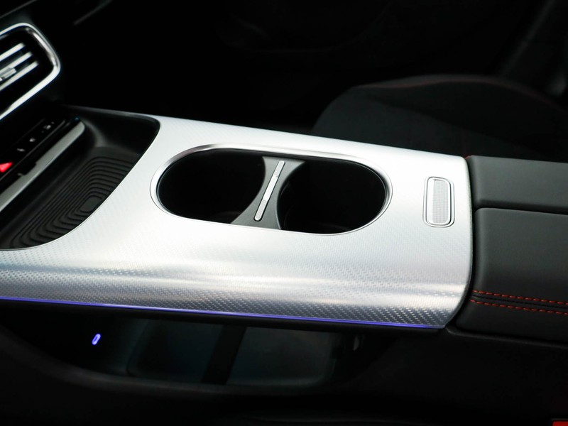 Mercedes GLB 250+ con tecnologia EQ