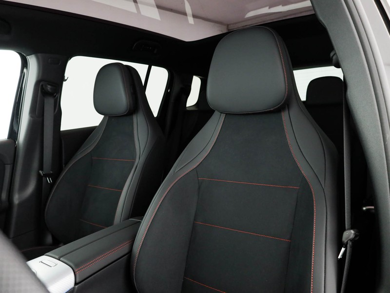 Mercedes GLB 350 4MATIC con tecnologia EQ