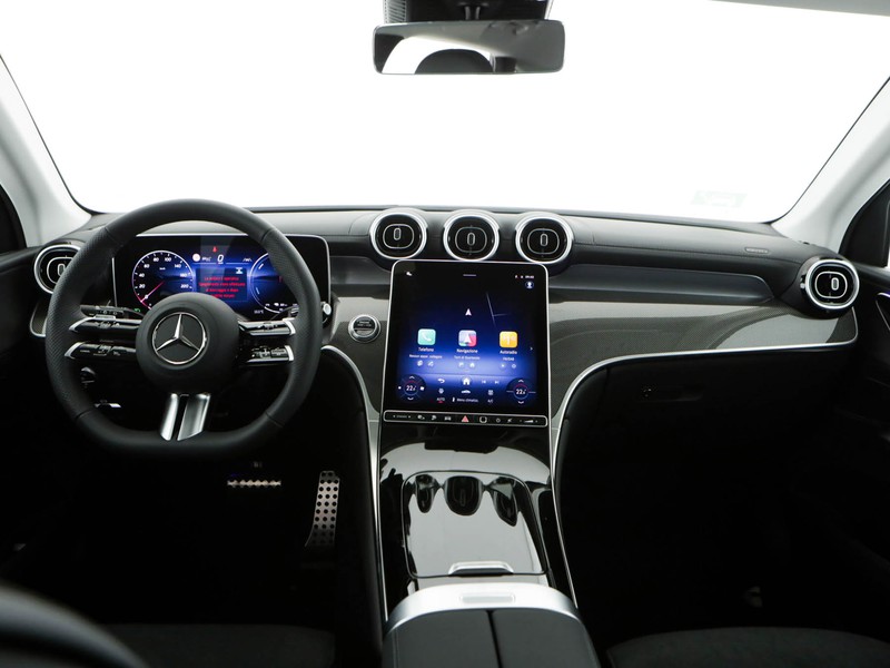 Mercedes GLC 300 de 4MATIC con tecnologia ibrida EQ  nero