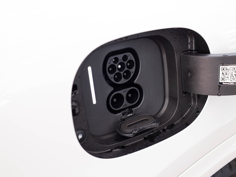 Mercedes GLC 400 4MATIC con tecnologia EQ  bianco