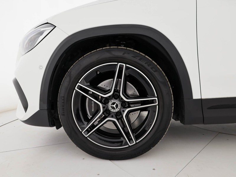 Mercedes GLA 180 d premium auto diesel bianco