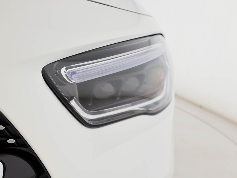 Mercedes GLA 180 d premium auto diesel bianco
