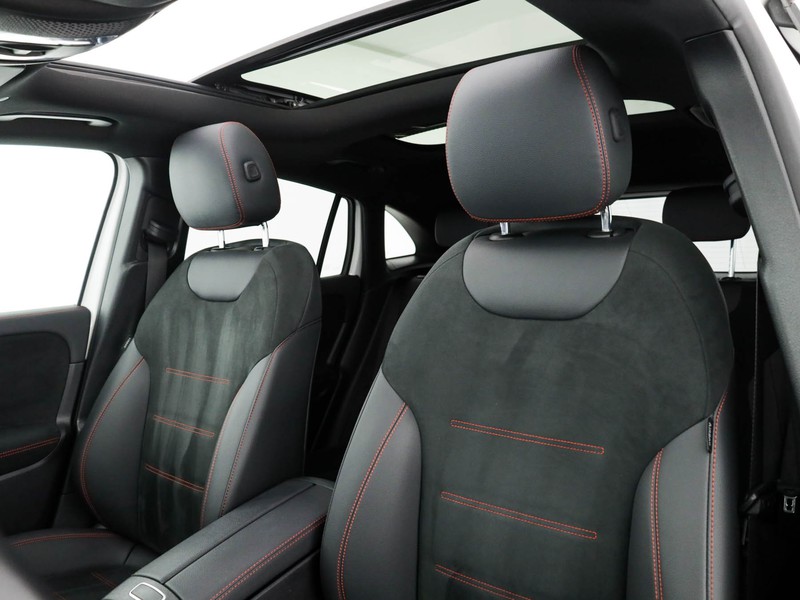 Mercedes GLA 180 d premium auto diesel bianco