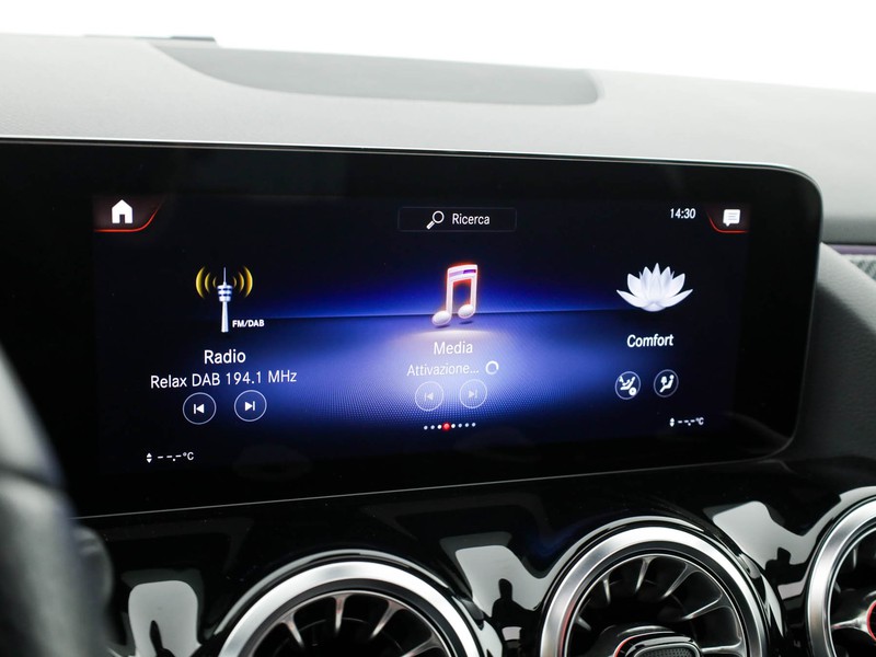 Mercedes GLA 180 d premium auto diesel bianco