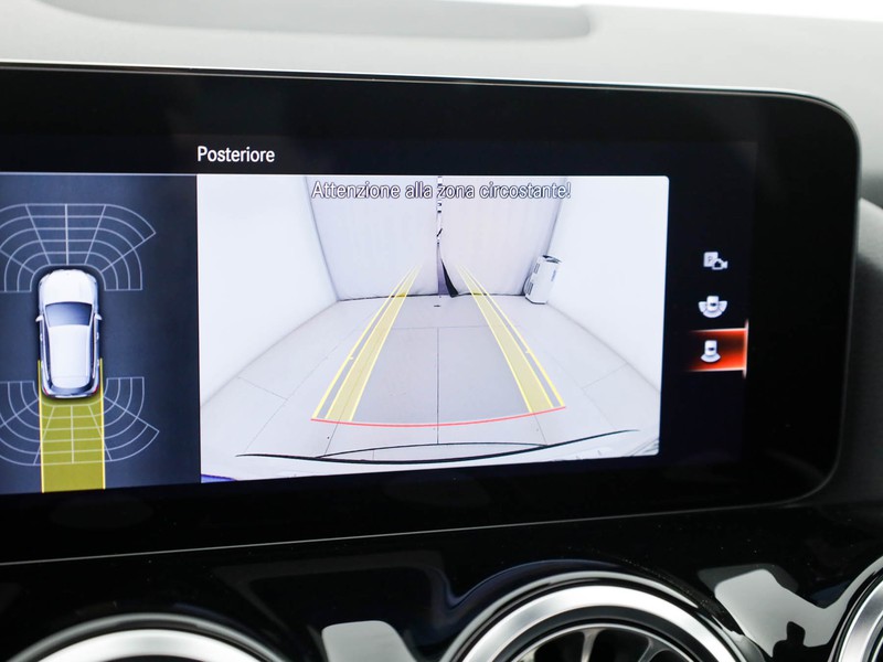 Mercedes GLA 180 d premium auto diesel bianco