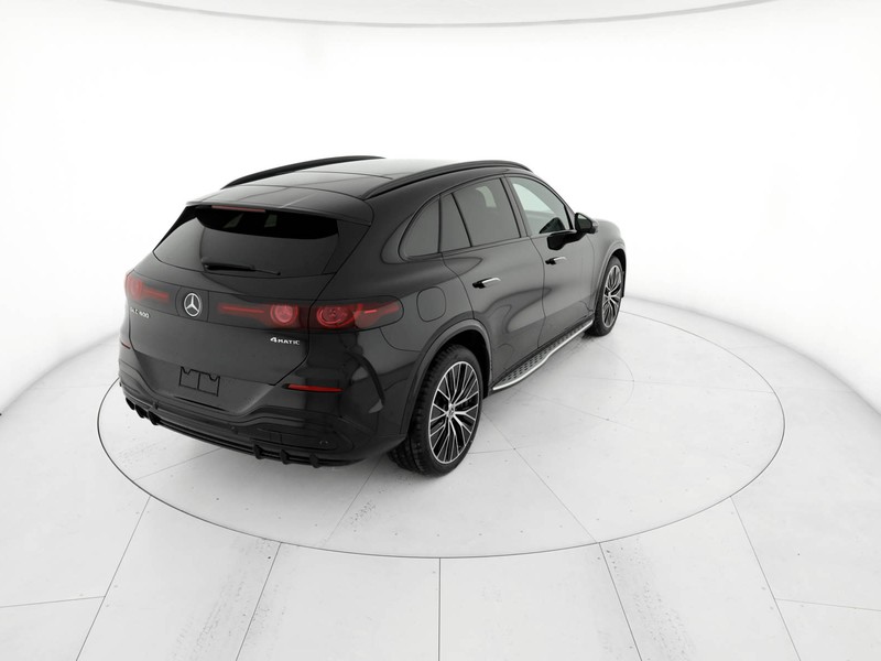 Mercedes GLC 400 4MATIC con tecnologia EQ  nero