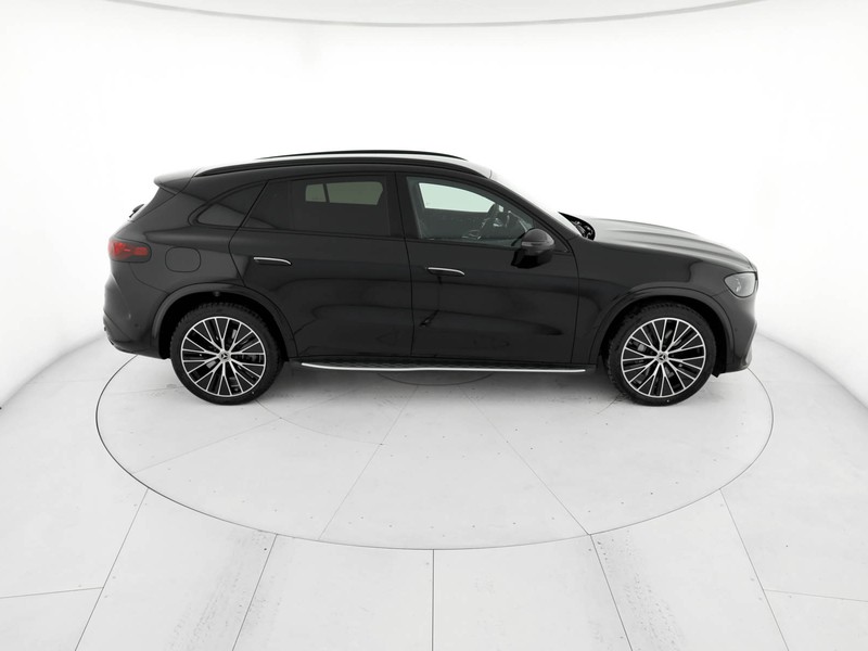 Mercedes GLC 400 4MATIC con tecnologia EQ  nero