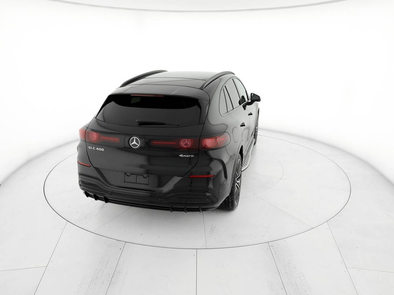 Mercedes GLC 400 4MATIC con tecnologia EQ  nero