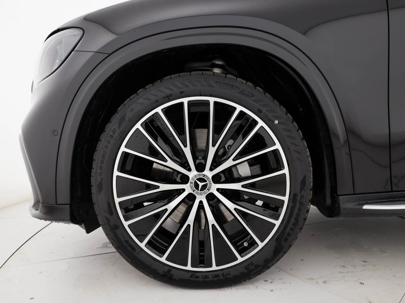 Mercedes GLC 400 4MATIC con tecnologia EQ  nero