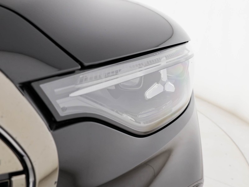 Mercedes GLC 400 4MATIC con tecnologia EQ  nero