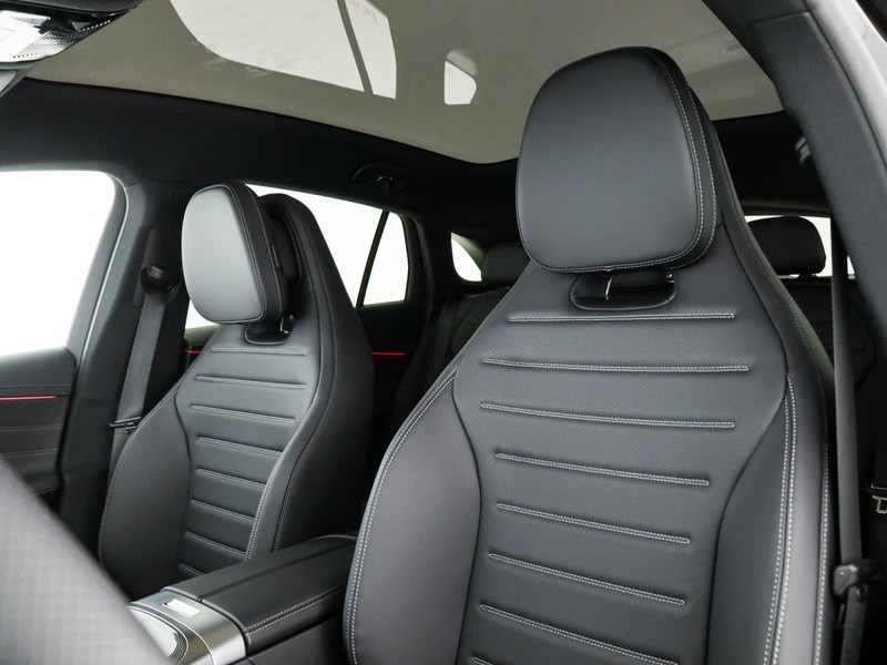 Mercedes GLC 400 4MATIC con tecnologia EQ  nero