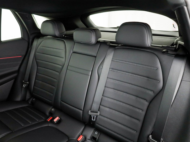 Mercedes GLC 400 4MATIC con tecnologia EQ  nero