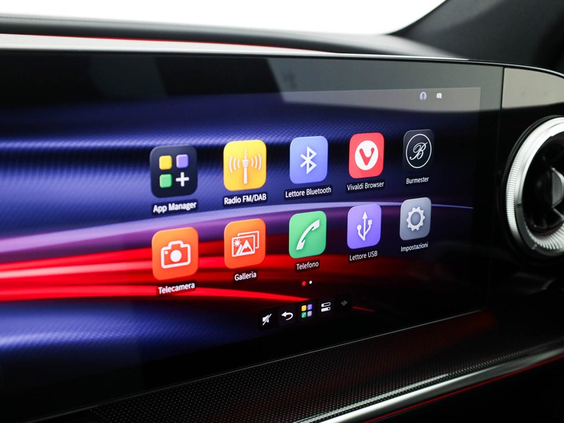 Mercedes GLC 400 4MATIC con tecnologia EQ  nero