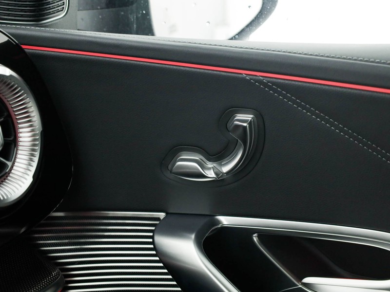 Mercedes GLC 400 4MATIC con tecnologia EQ  nero