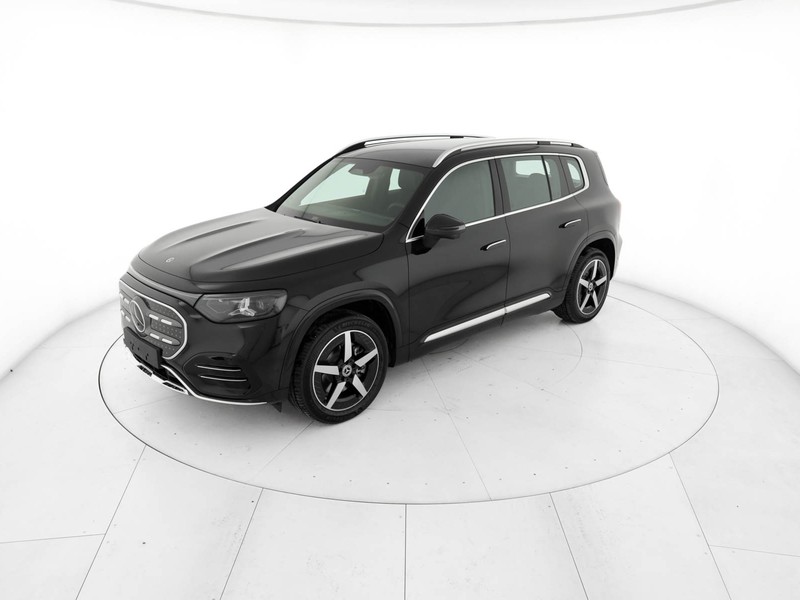 Mercedes GLB 250+ con tecnologia EQ