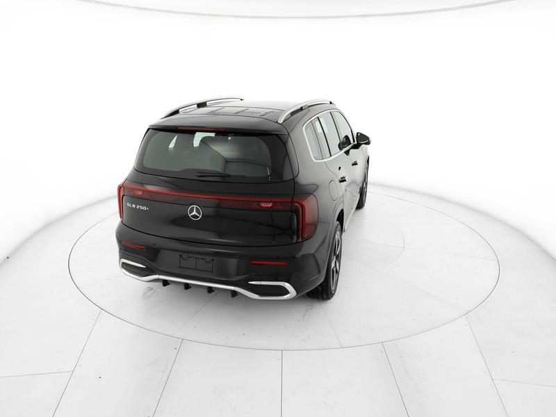 Mercedes GLB 250+ con tecnologia EQ