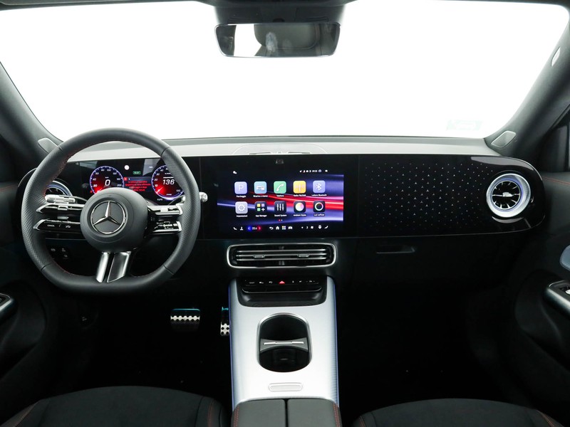 Mercedes GLB 250+ con tecnologia EQ