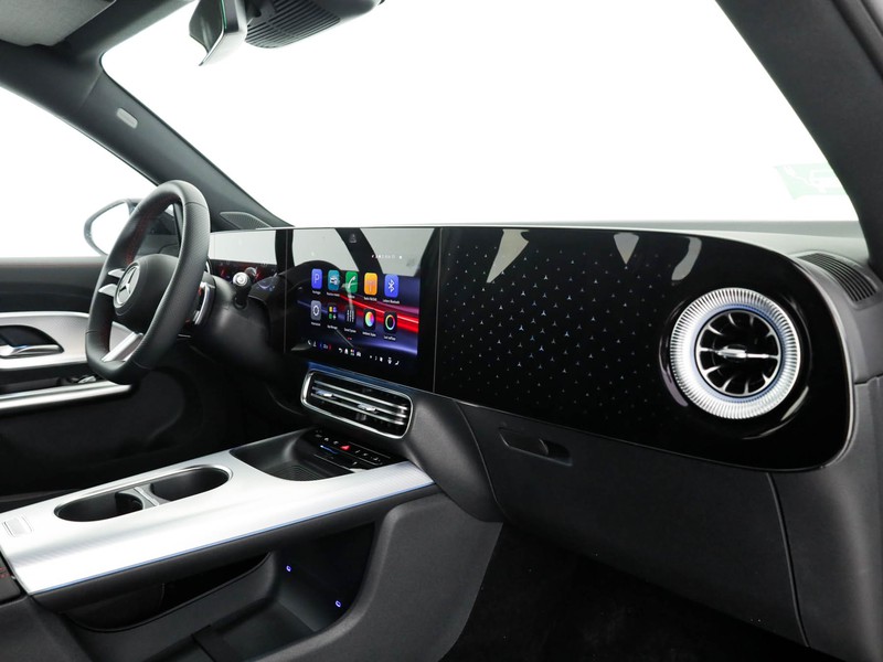 Mercedes GLB 250+ con tecnologia EQ