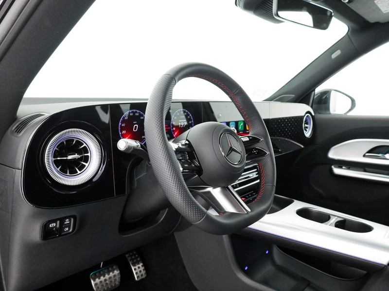 Mercedes GLB 250+ con tecnologia EQ