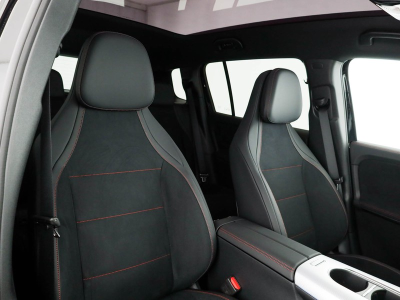 Mercedes GLB 350 4MATIC con tecnologia EQ