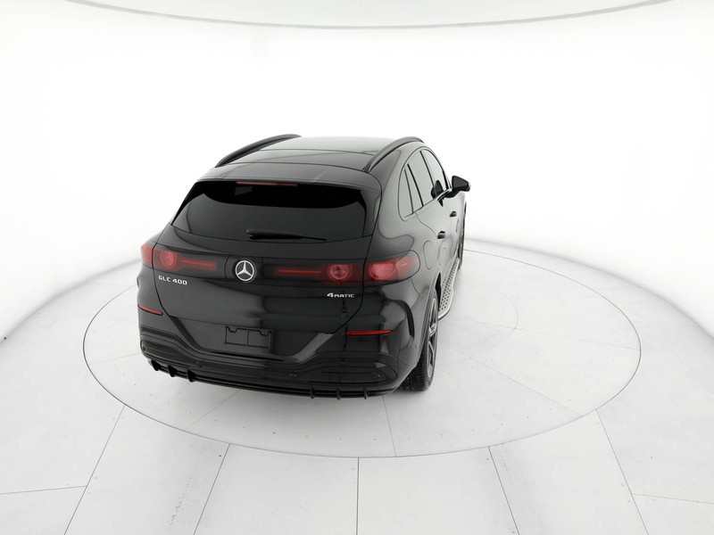 Mercedes GLC 400 4MATIC con tecnologia EQ  nero