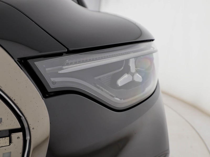 Mercedes GLC 400 4MATIC con tecnologia EQ  nero