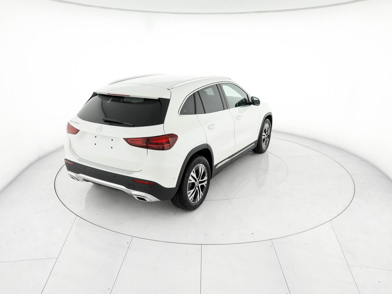 Mercedes GLA 200 d progressive extra auto diesel bianco