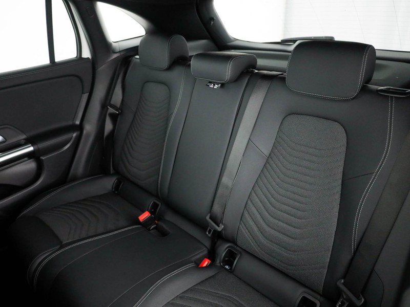 Mercedes GLA 200 d progressive extra auto diesel bianco