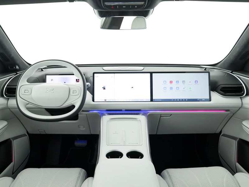 XPENG G9 94,6 kwh long range rwd elettrica nero