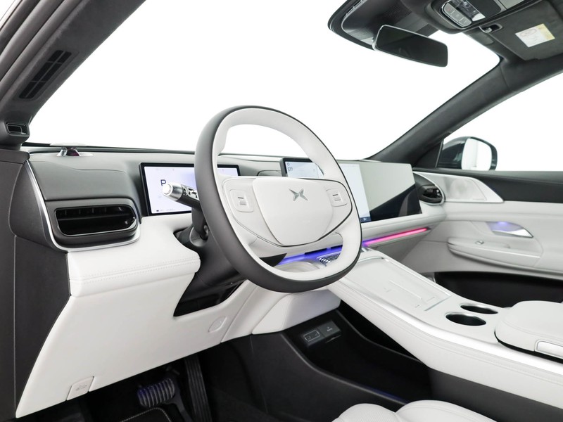 XPENG G9 94,6 kwh long range rwd elettrica nero
