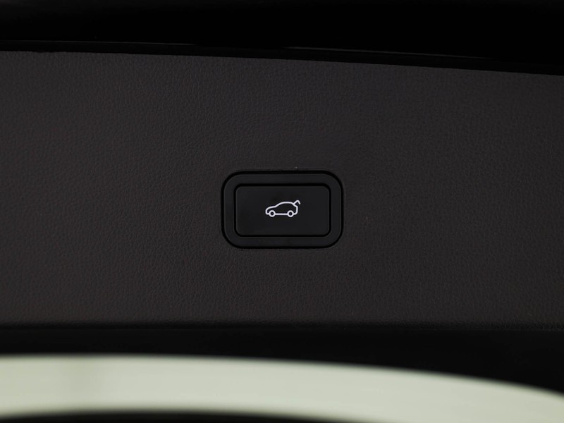 XPENG G9 94,6 kwh long range rwd elettrica nero
