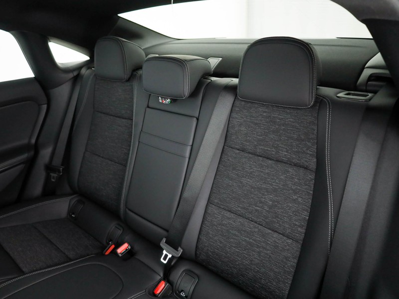 Mercedes CLA Coupè 180 amg line premium auto ibrido bianco